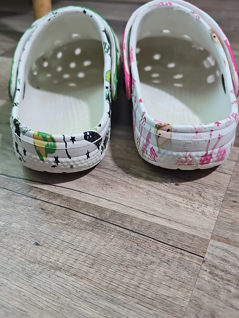 Wicked Kids' Size 1 Mismatched Slip-On Clogs Elphaba & Glinda